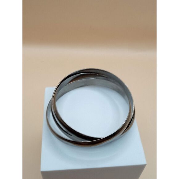 Vintage Interlocking Trio of Silver Toned .25" Wide Bangles Vintage Bracelet - Picture 4 of 5